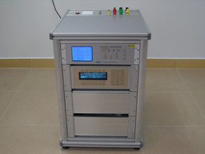 YCSS-103 Hohe Genauigkeit 0,05 % bis zu 0,02 % und hohe Stabilität 0,003 % Bewegliches dreiphasiges Standard-Stromquellen- und Messgerät-Testsystem