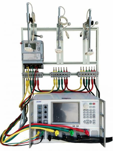 Genauigkeitsgrad bis zu 0,05 % und hohe Stabilität 0,02 %/180 S Tragbarer Dreiphasenkalibrator mit interner Stromquelle mit 63-facher Oberschwingungserzeugung und 40 Hz - 70 Hz Arbeitsfrequenz